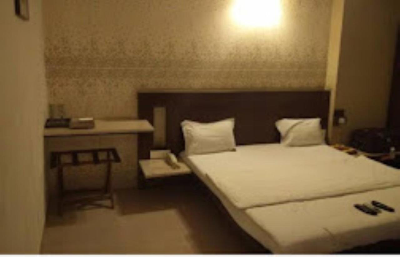 Hotel Sai Saya,Nashik Extérieur photo