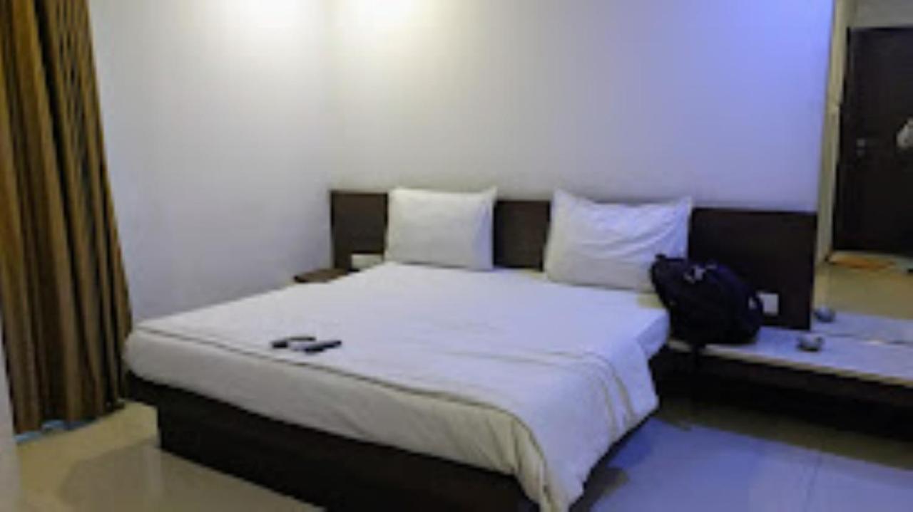 Hotel Sai Saya,Nashik Extérieur photo
