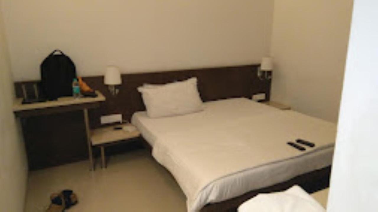 Hotel Sai Saya,Nashik Extérieur photo
